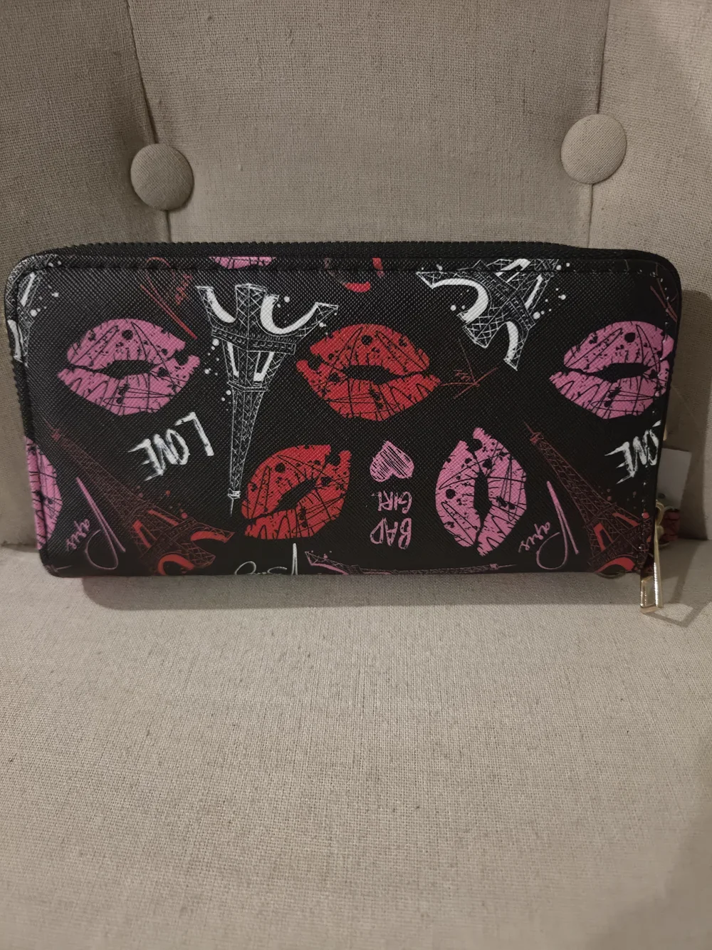 The Unbranded Brand chic wristlet